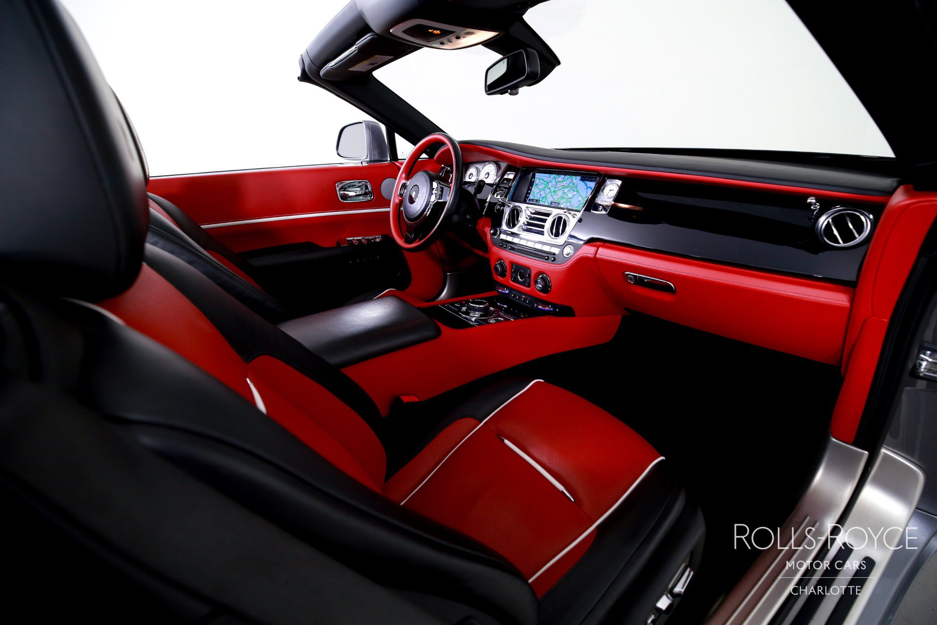 Used 2019 Rolls-Royce Dawn image 24