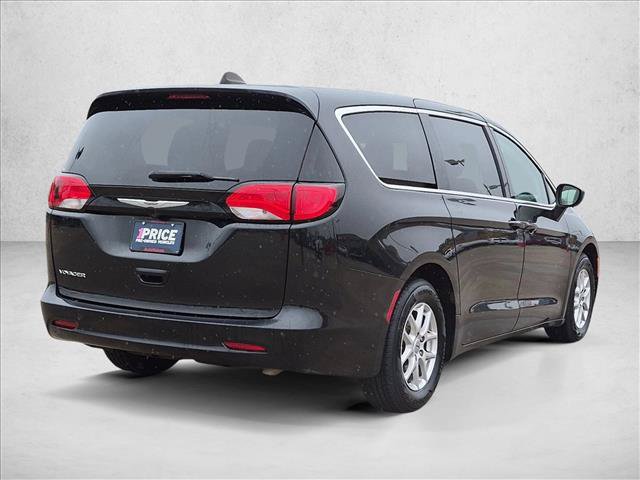 Used 2023 Chrysler Voyager LX FWD image 5
