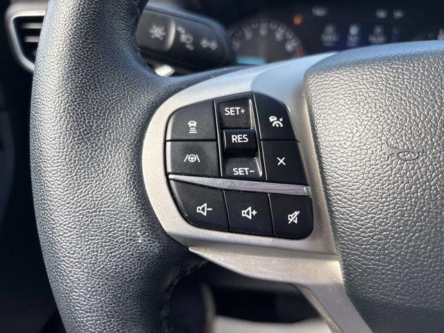 Used 2023 Ford Explorer XLT w/ Equipment Group 202A AWD/4WD image 21