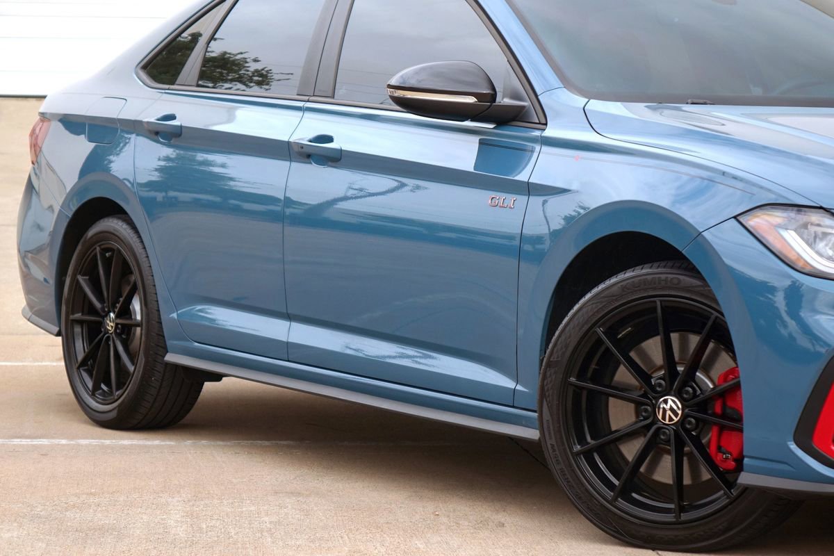 Used 2025 Volkswagen Jetta GLI Autobahn FWD image 17