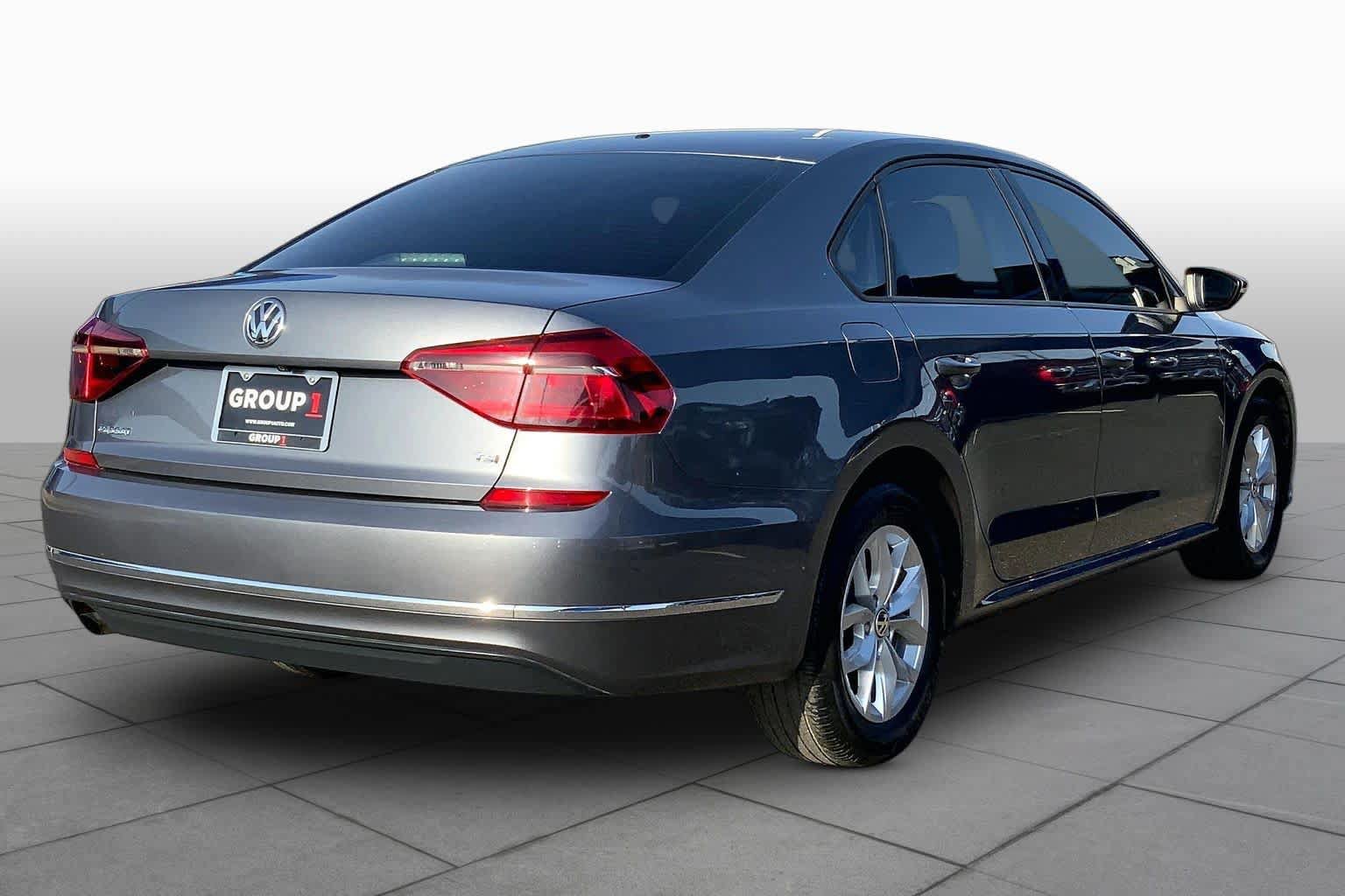 Used 2018 Volkswagen Passat 2.0T S FWD image 13