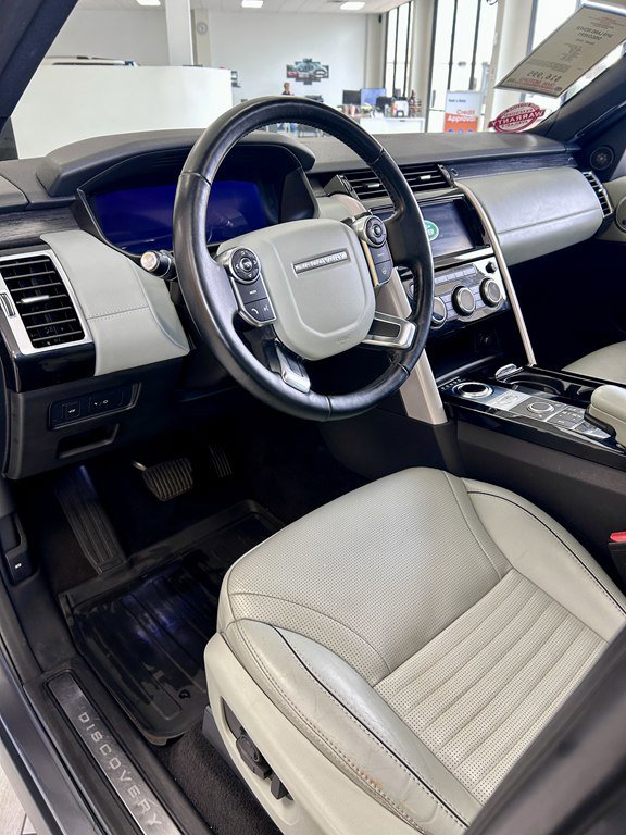 Used 2018 Land Rover Discovery HSE Luxury AWD/4WD image 13