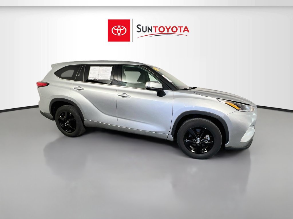 Used 2021 Toyota Highlander LE FWD image 1