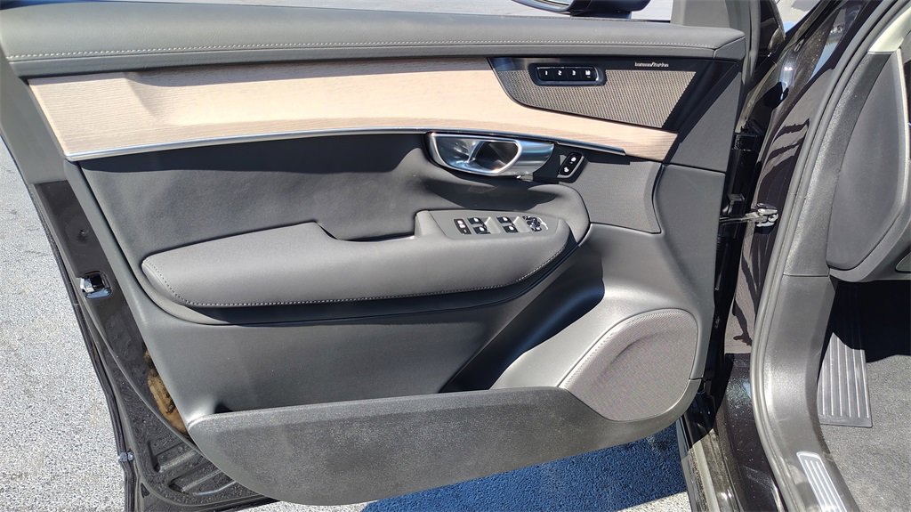 New 2026 Volvo XC90 B6 Plus w/ Protection Package Premier image 8