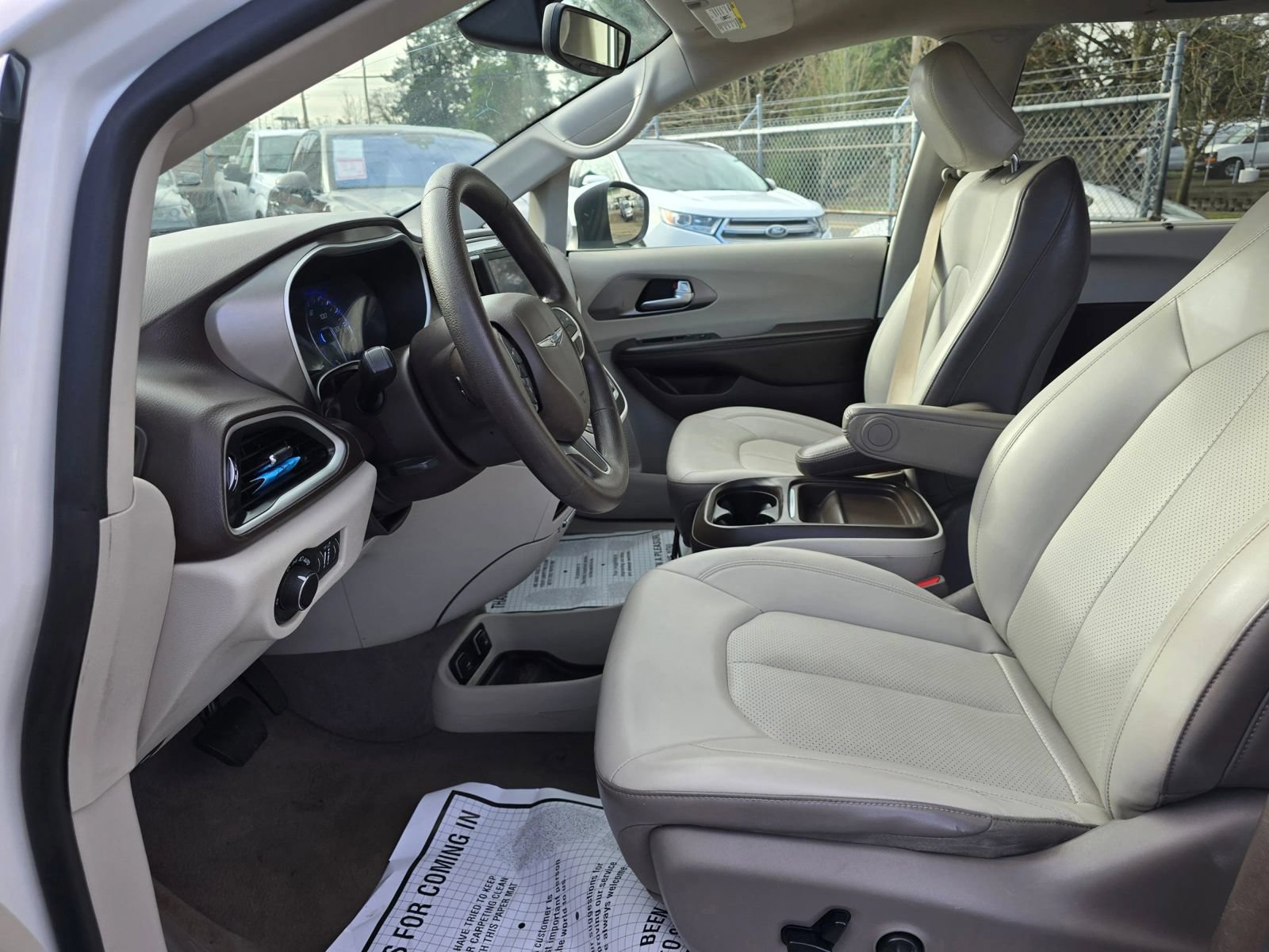 Used 2021 Chrysler Voyager Lxi FWD image 21