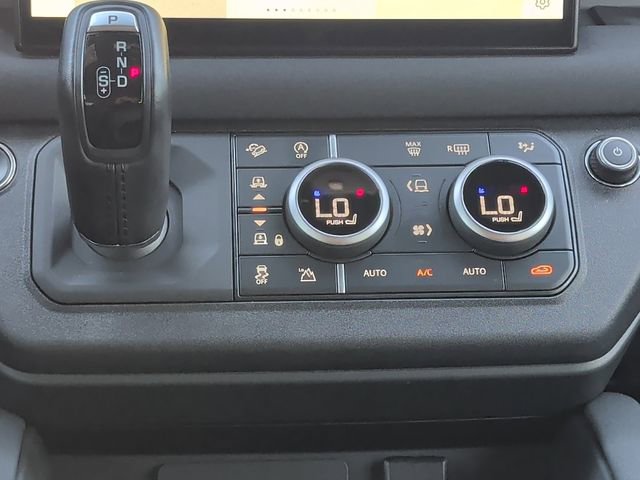 Used 2023 Land Rover Defender 130 X-Dynamic SE image 4