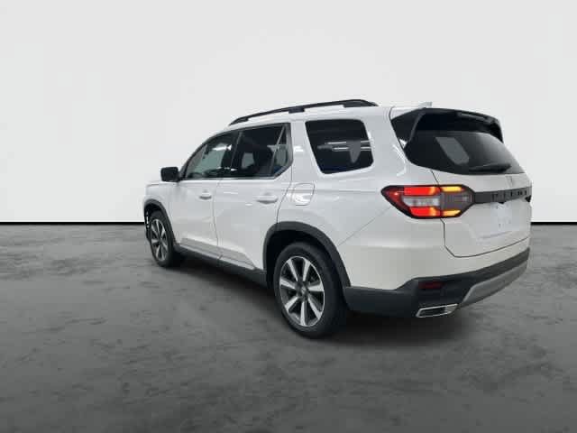 Certified 2025 Honda Pilot Touring image 2