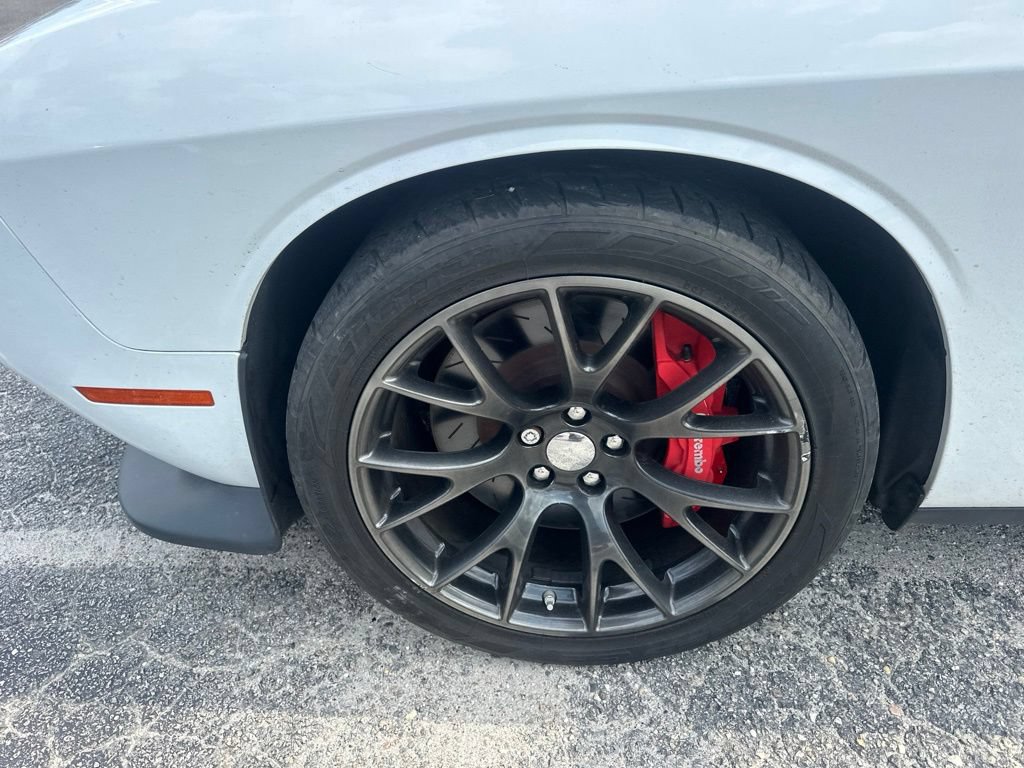 Used 2016 Dodge Challenger SRT w/ Technology Group RWD image 10