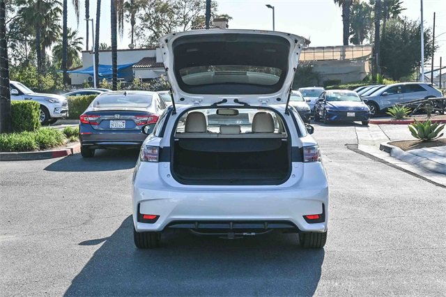 Used 2017 Lexus CT 200h w/ Navigation System Package image 9