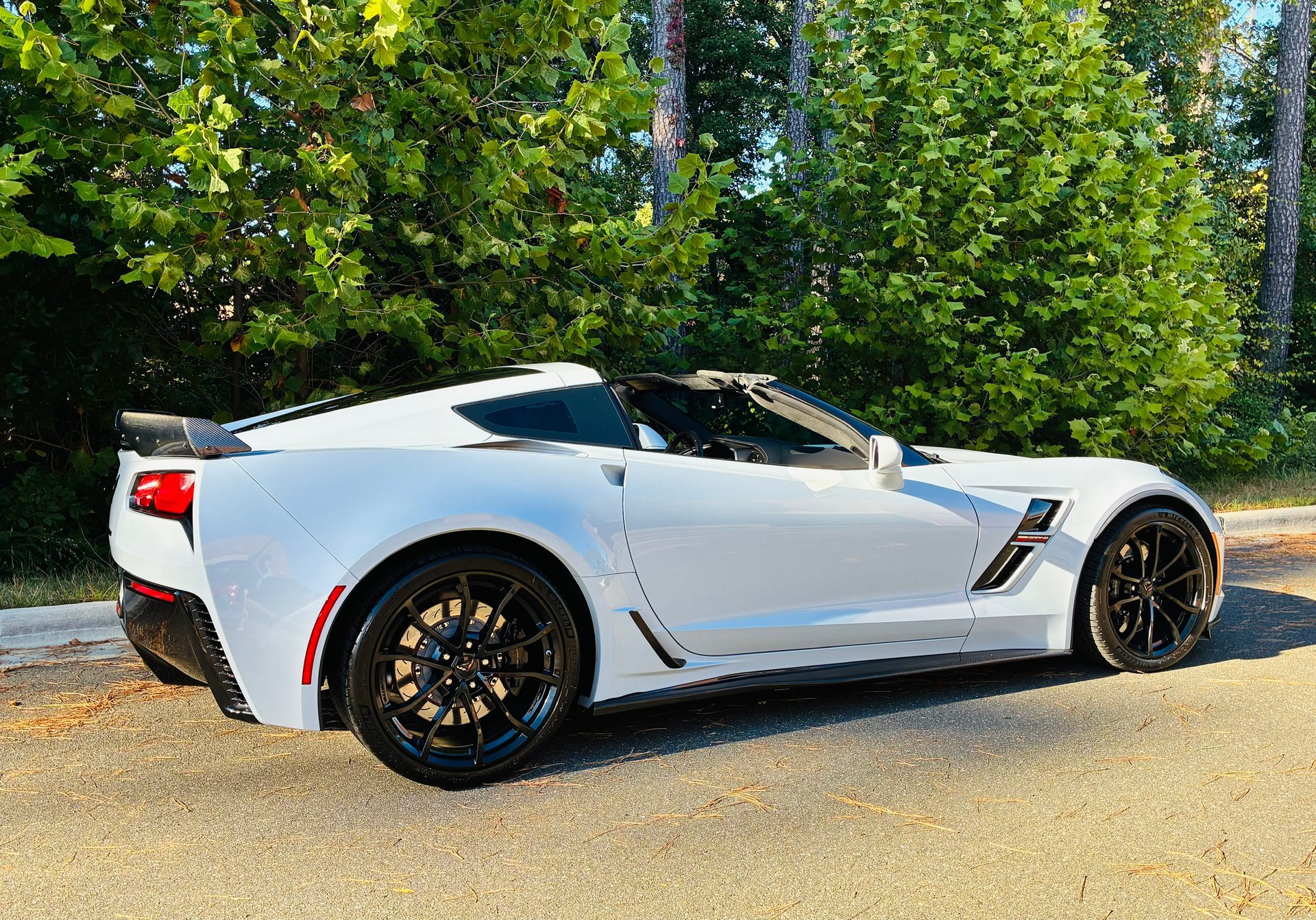 Used 2019 Chevrolet Corvette Grand Sport RWD image 3