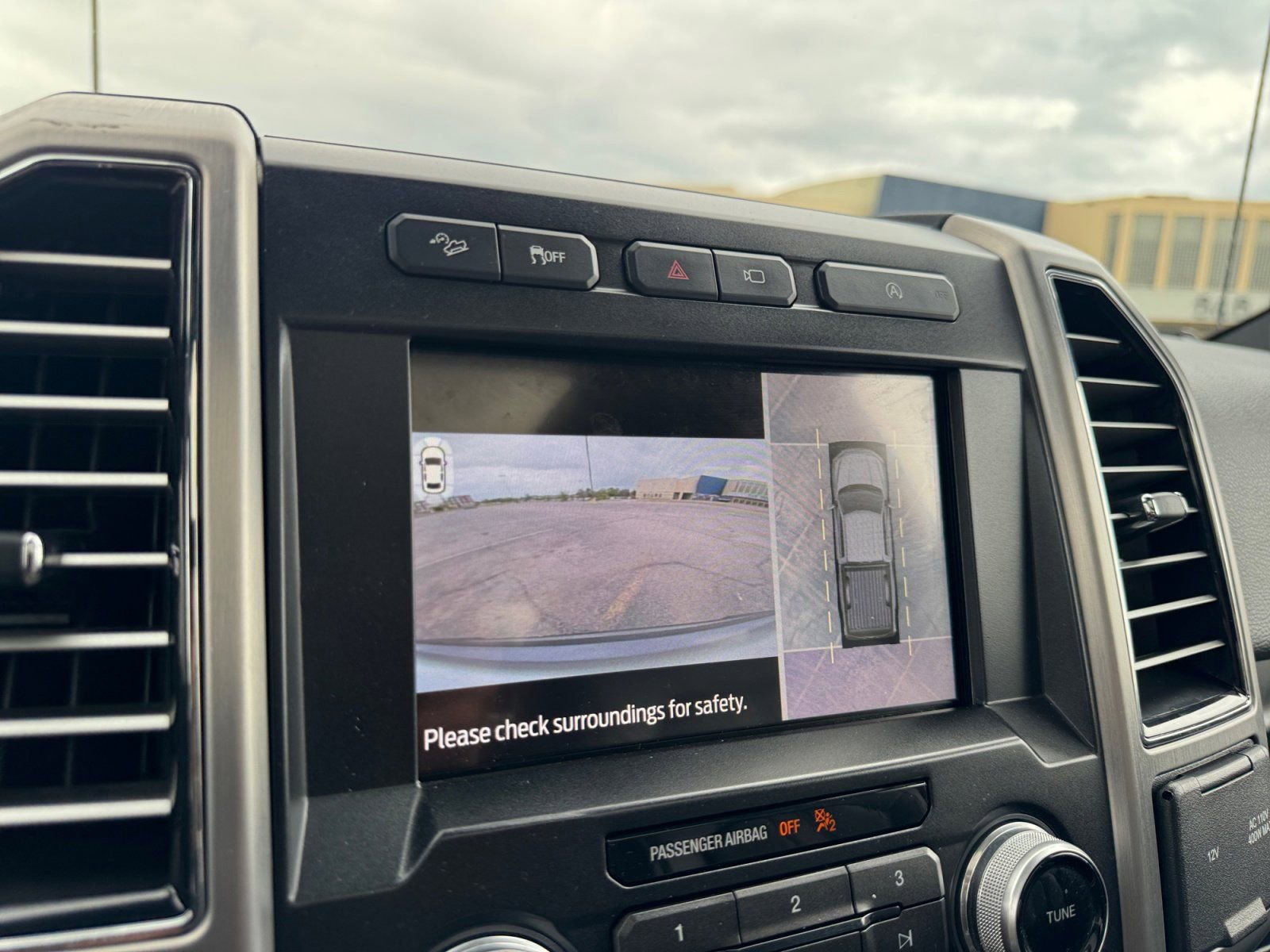 Used 2019 Ford F150 Platinum w/ Equipment Group 701A Luxury image 31