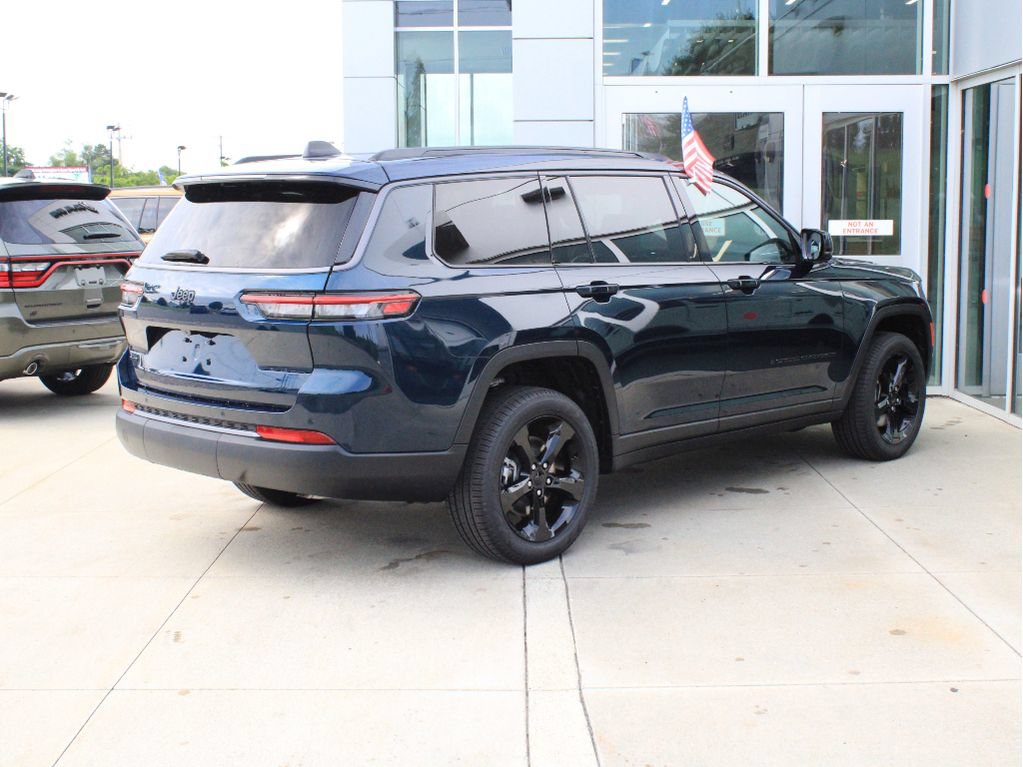 New 2026 Jeep Grand Cherokee L Limited w/ Limited Altitude Package AWD/4WD image 6