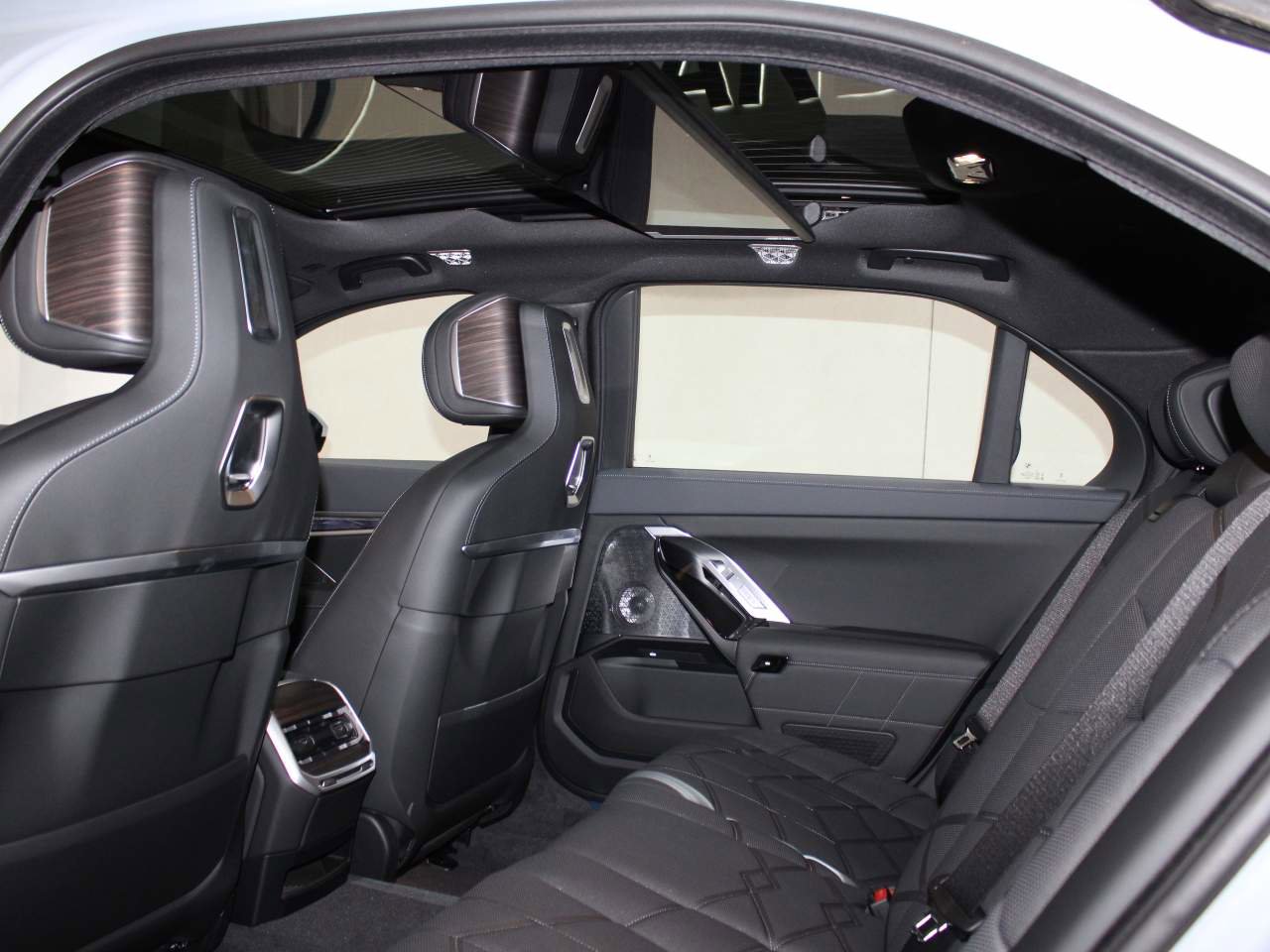 New 2026 BMW i7 eDrive50 w/ M Sport Package image 15