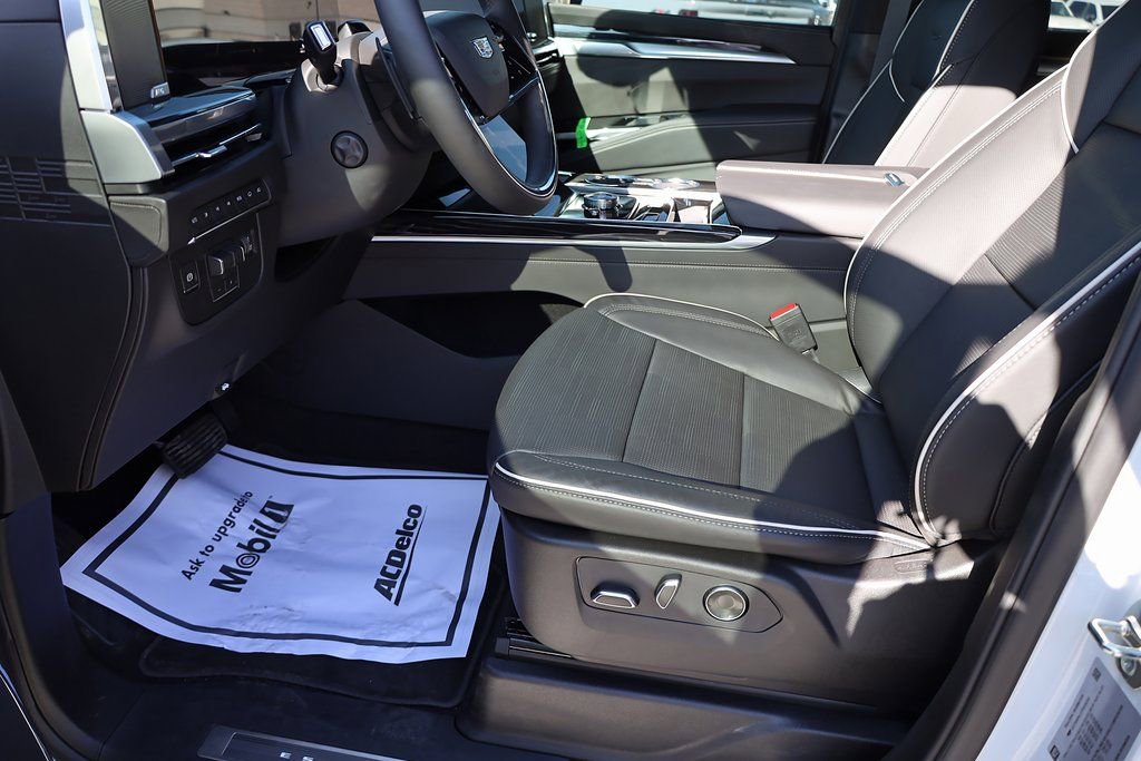 Used 2026 Cadillac Escalade ESV Sport w/ Touring Package image 11