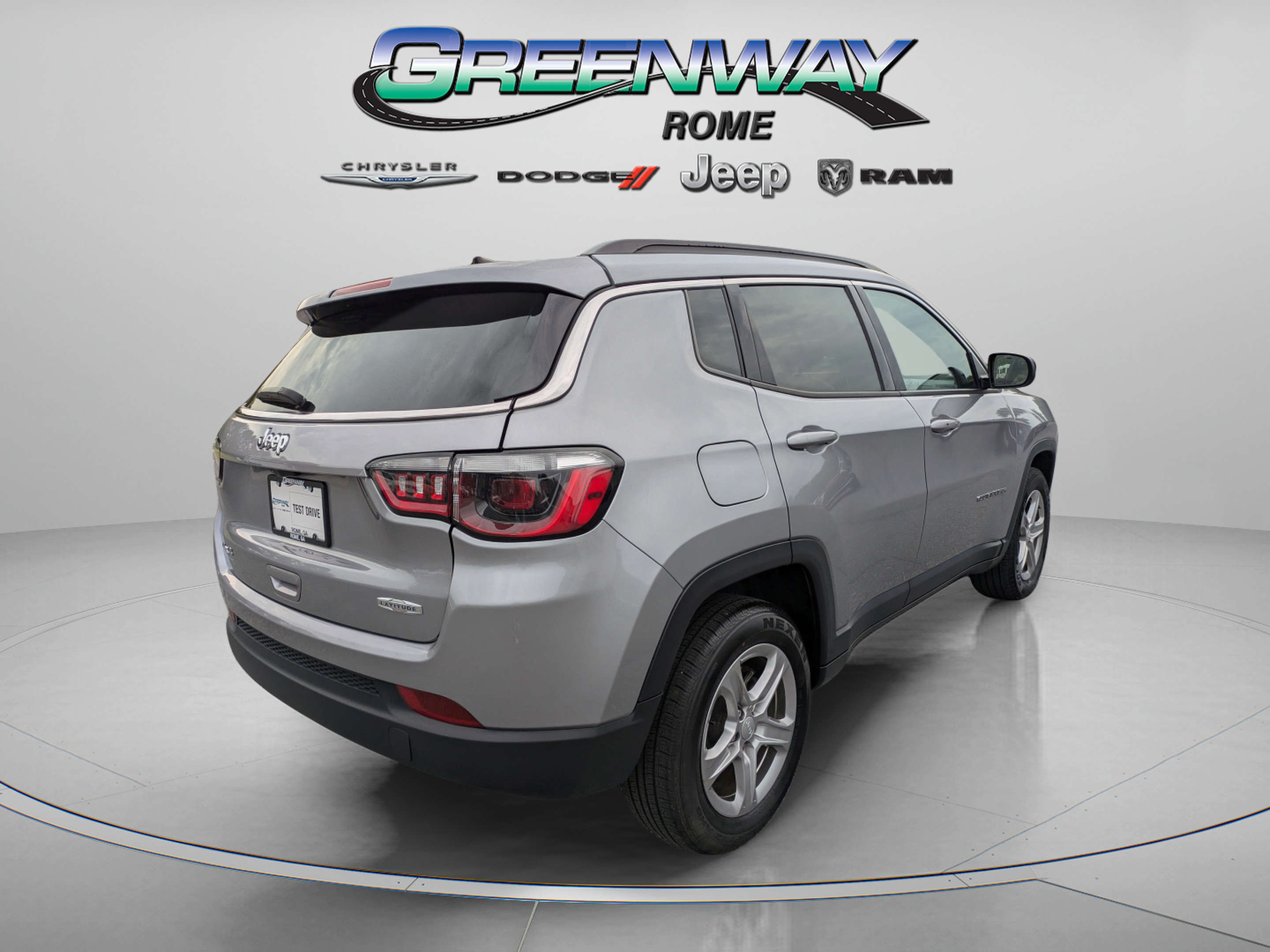 Used 2024 Jeep Compass Latitude AWD/4WD image 7