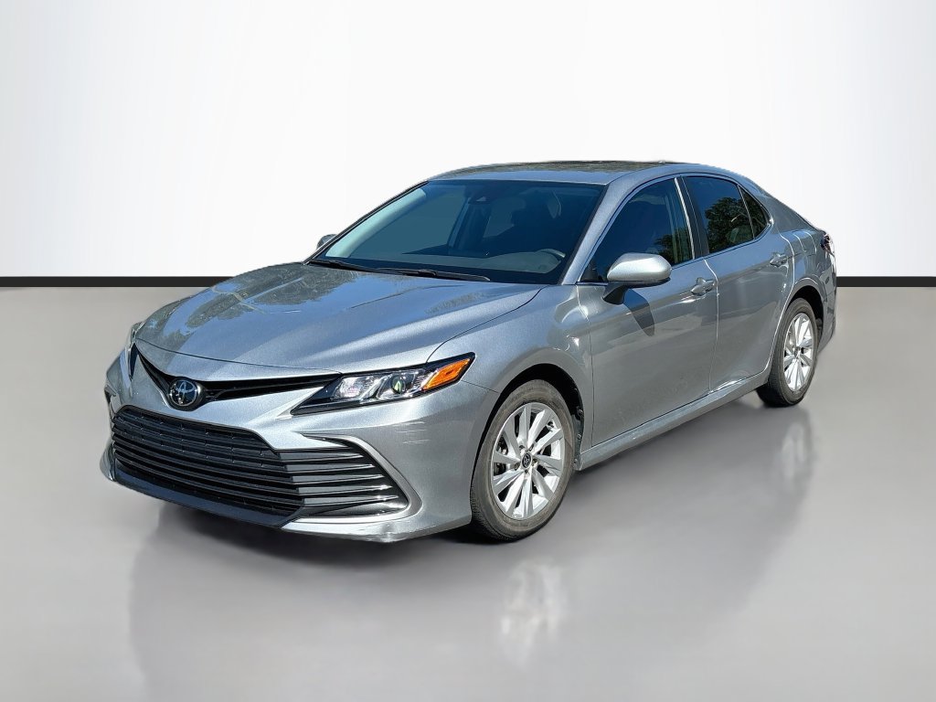 Used 2024 Toyota Camry LE FWD image 3