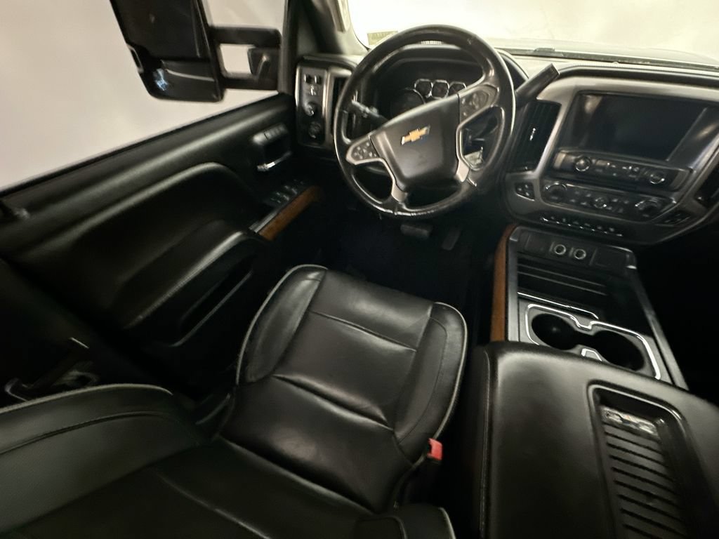Used 2018 Chevrolet Silverado 2500 High Country w/ Duramax Plus Package AWD/4WD image 9