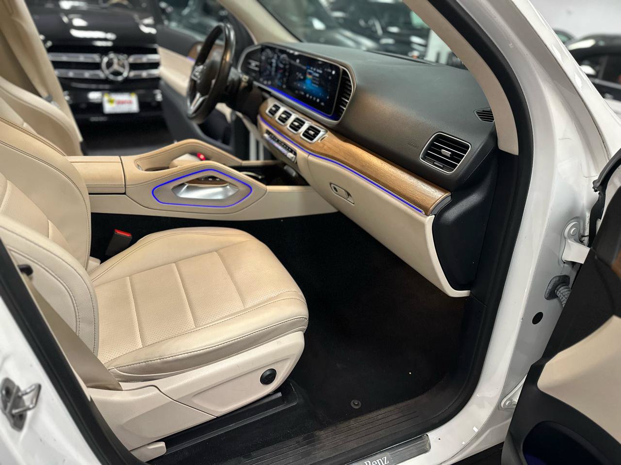 Used 2022 Mercedes-Benz GLE 350 4MATIC w/ Premium Package image 33