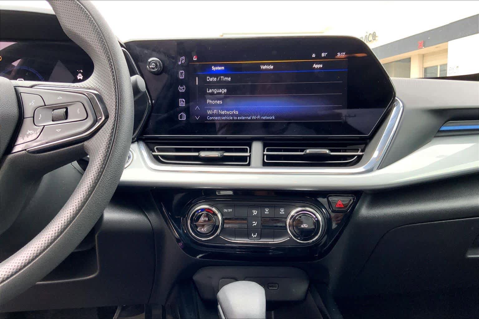 Used 2025 Chevrolet Trax LT FWD image 31