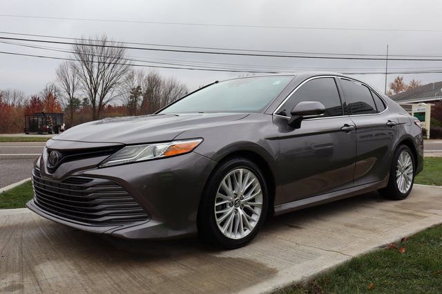 Used 2018 Toyota Camry XLE image 5
