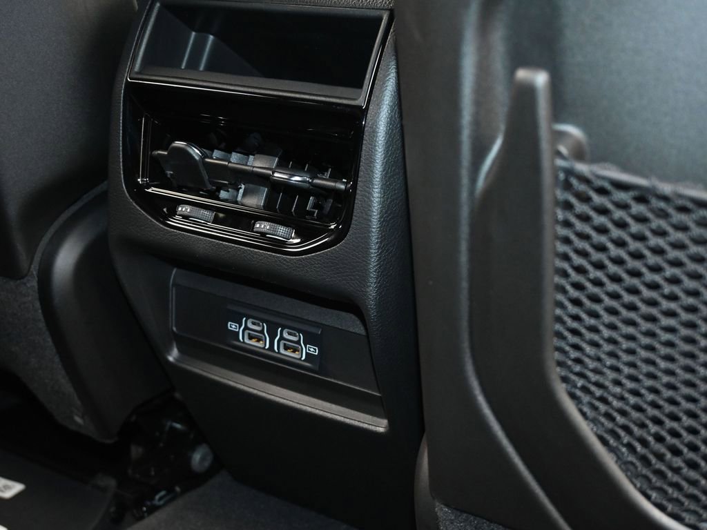 Used 2024 Jeep Grand Cherokee Laredo w/ Trailer Tow Package image 26