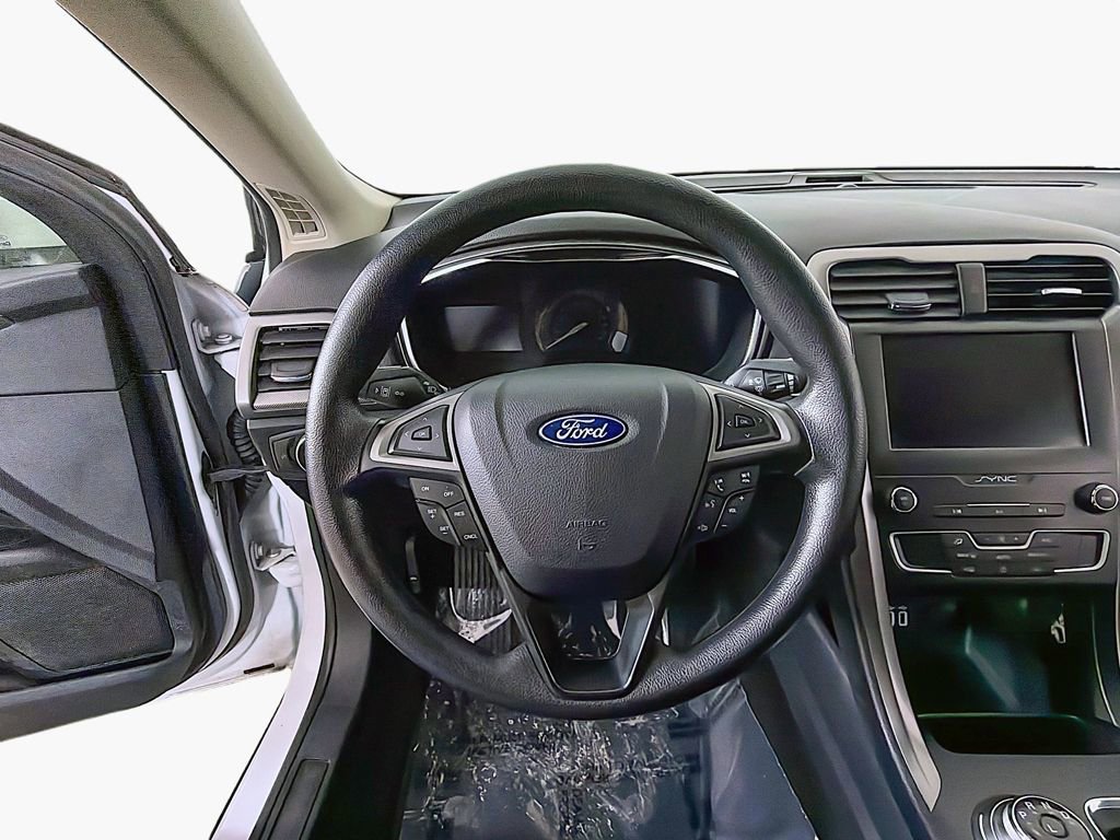 Used 2020 Ford Fusion SE image 26