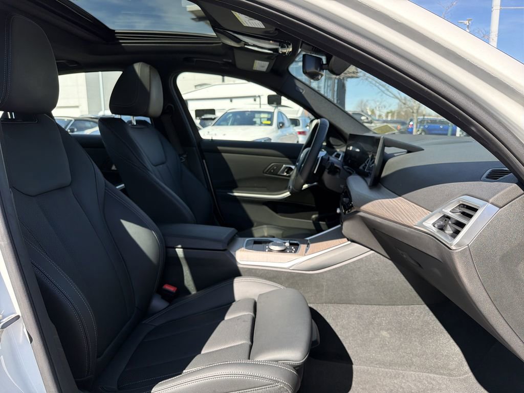 Used 2025 BMW 330i Sedan image 18