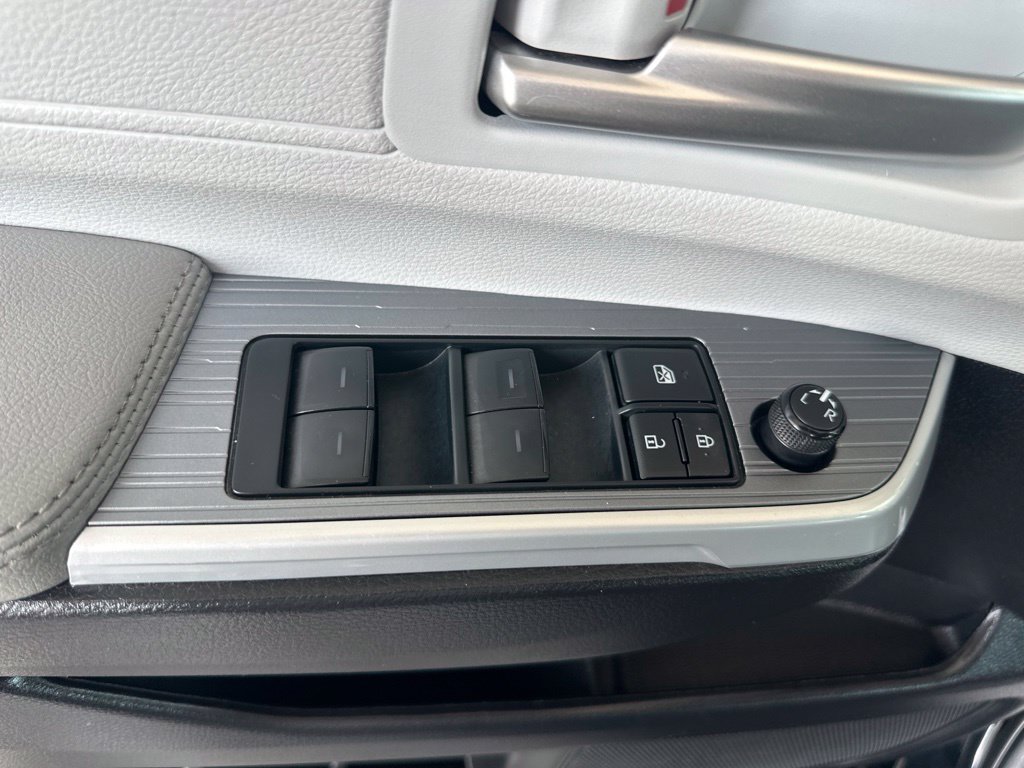 Certified 2025 Toyota Sienna XLE FWD image 25