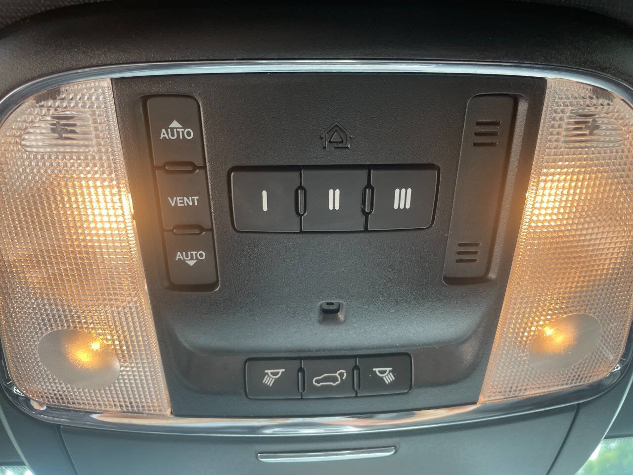 Used 2018 Jeep Grand Cherokee Limited image 38