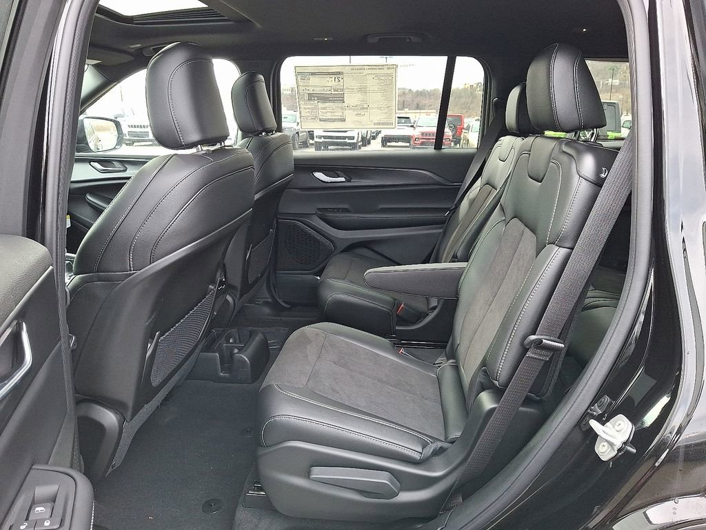 New 2025 Jeep Grand Cherokee L Altitude image 5