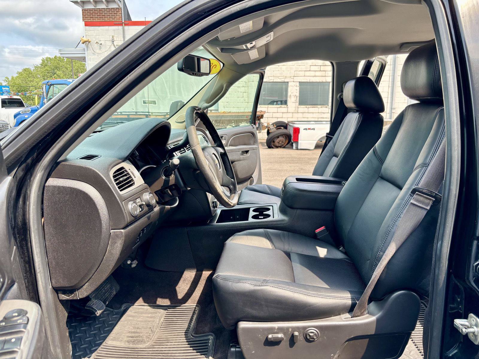 Used 2014 Chevrolet Silverado 2500 LTZ w/ LTZ Plus Package AWD/4WD image 2