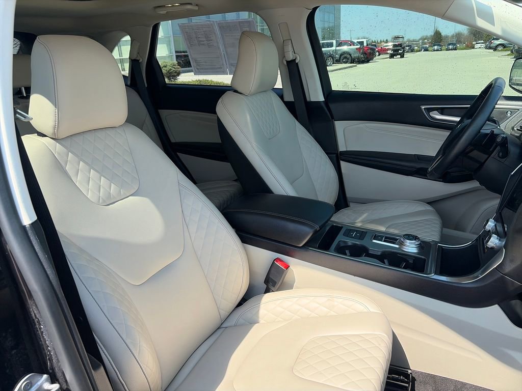 Used 2023 Ford Edge Titanium w/ Class II Trailer Tow Package AWD/4WD image 16