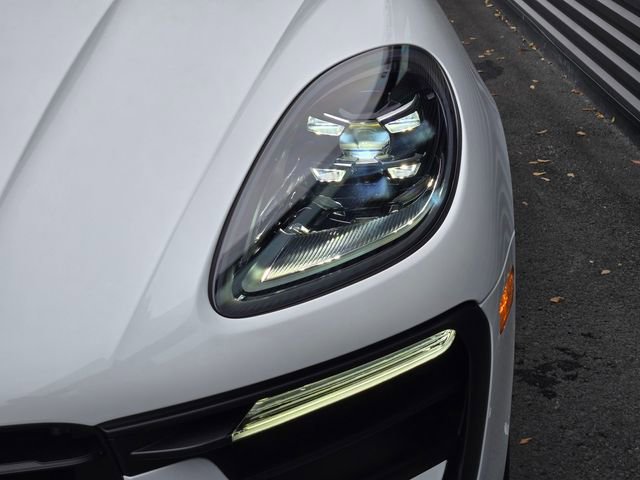 Used 2026 Porsche Macan image 12