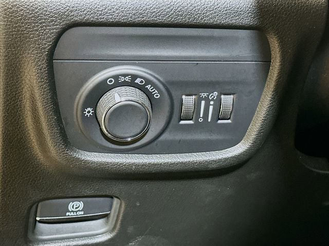 Used 2023 Jeep Grand Cherokee Laredo w/ Luxury Tech Group I image 8