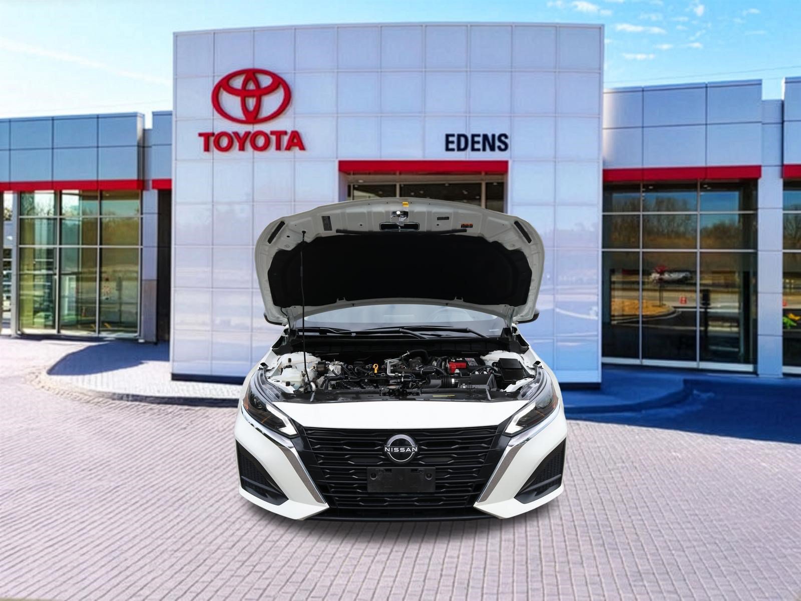 Used 2025 Nissan Altima 2.5 SV FWD image 12