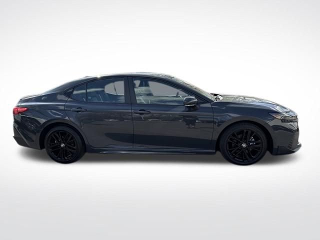 Used 2025 Toyota Camry SE image 7