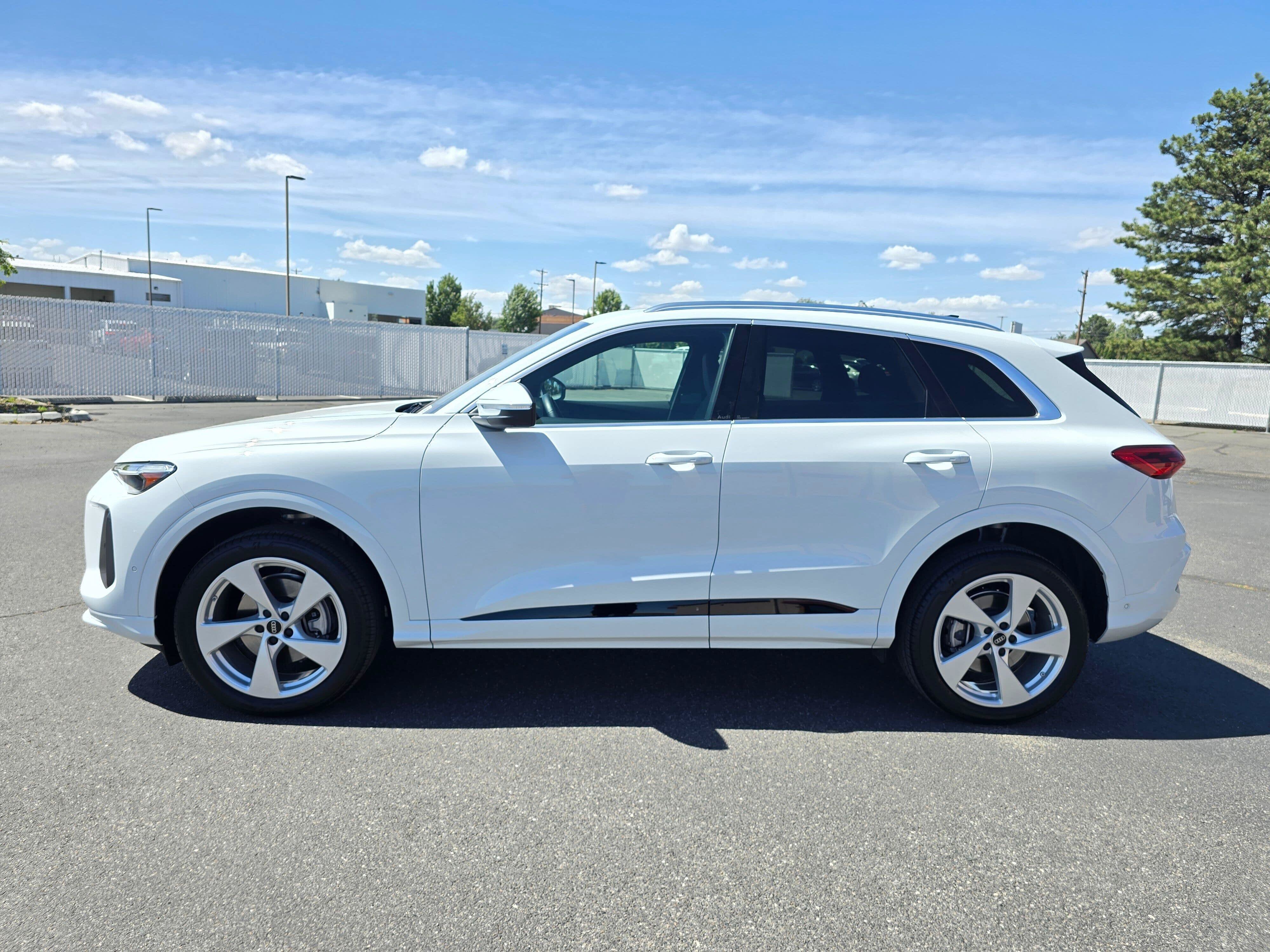 Certified 2025 Audi Q5 Premium Plus w/ Premium Plus AWD/4WD image 3
