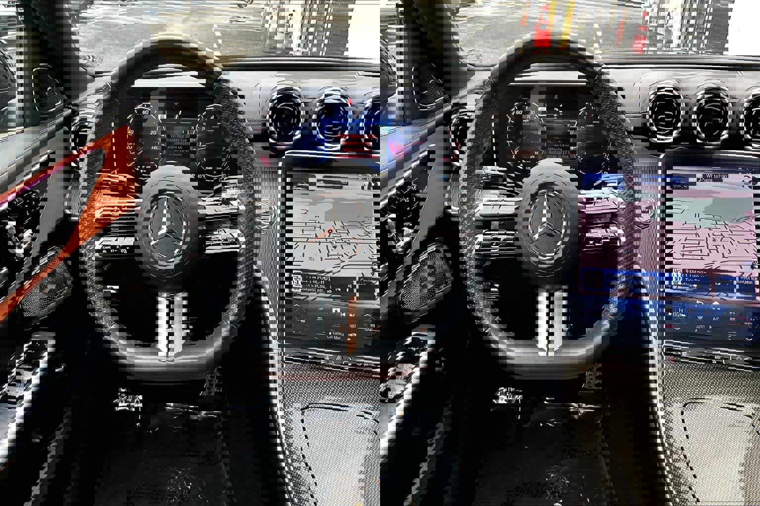 Used 2024 Mercedes-Benz C 300 4MATIC Sedan image 5