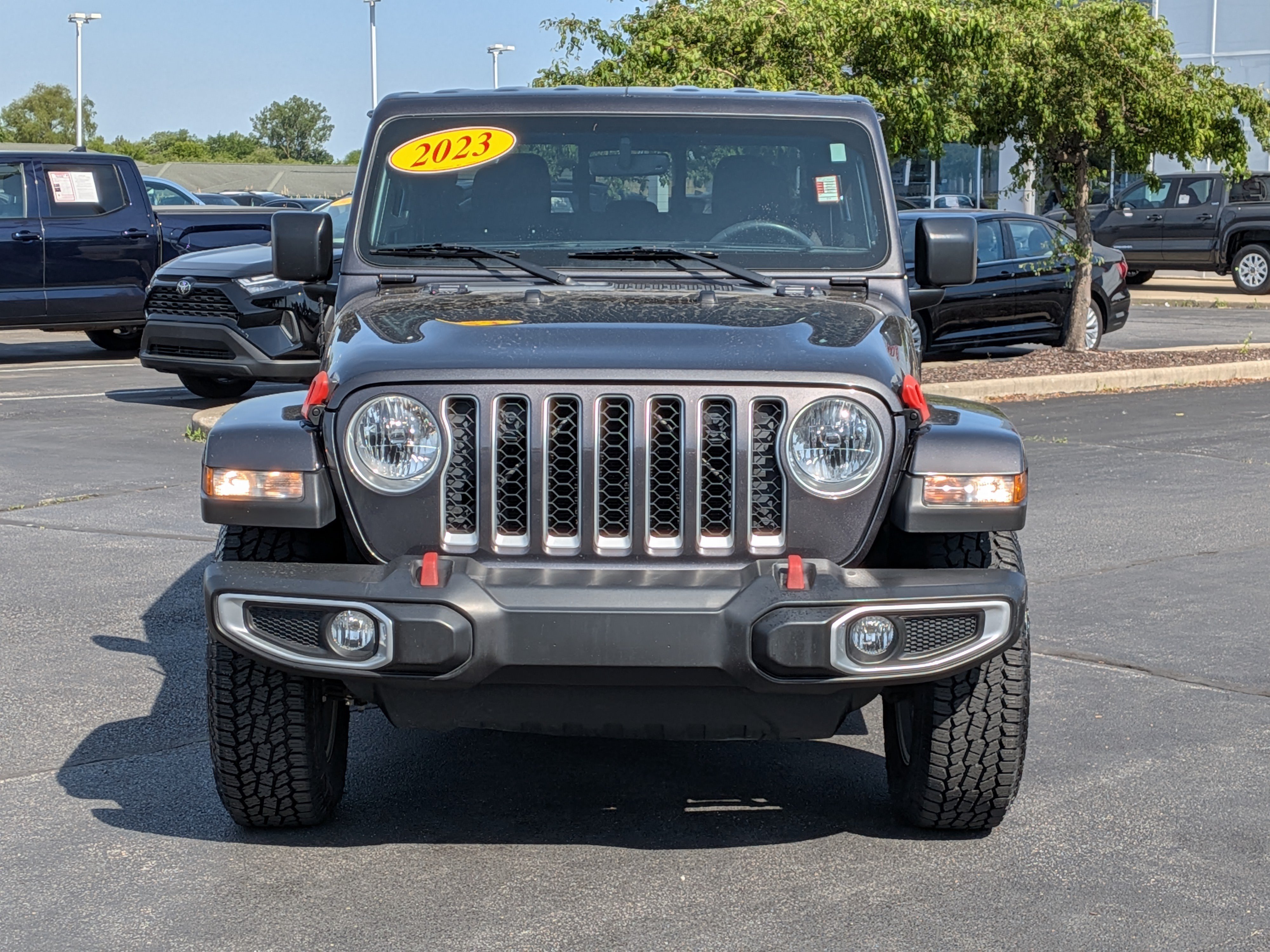Used 2023 Jeep Gladiator Overland AWD/4WD image 2