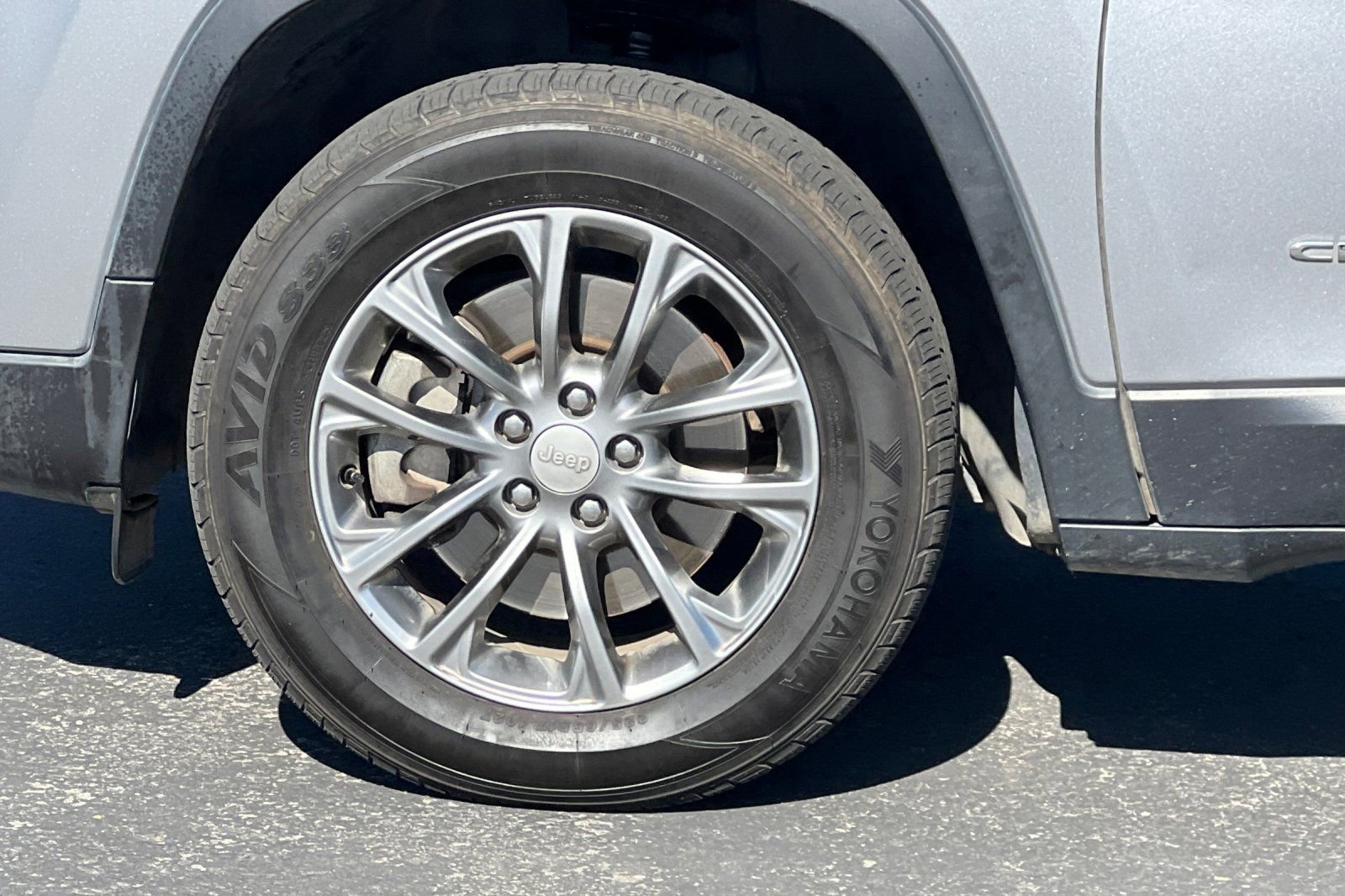 Used 2019 Jeep Cherokee Latitude Plus w/ Cold Weather Group image 27