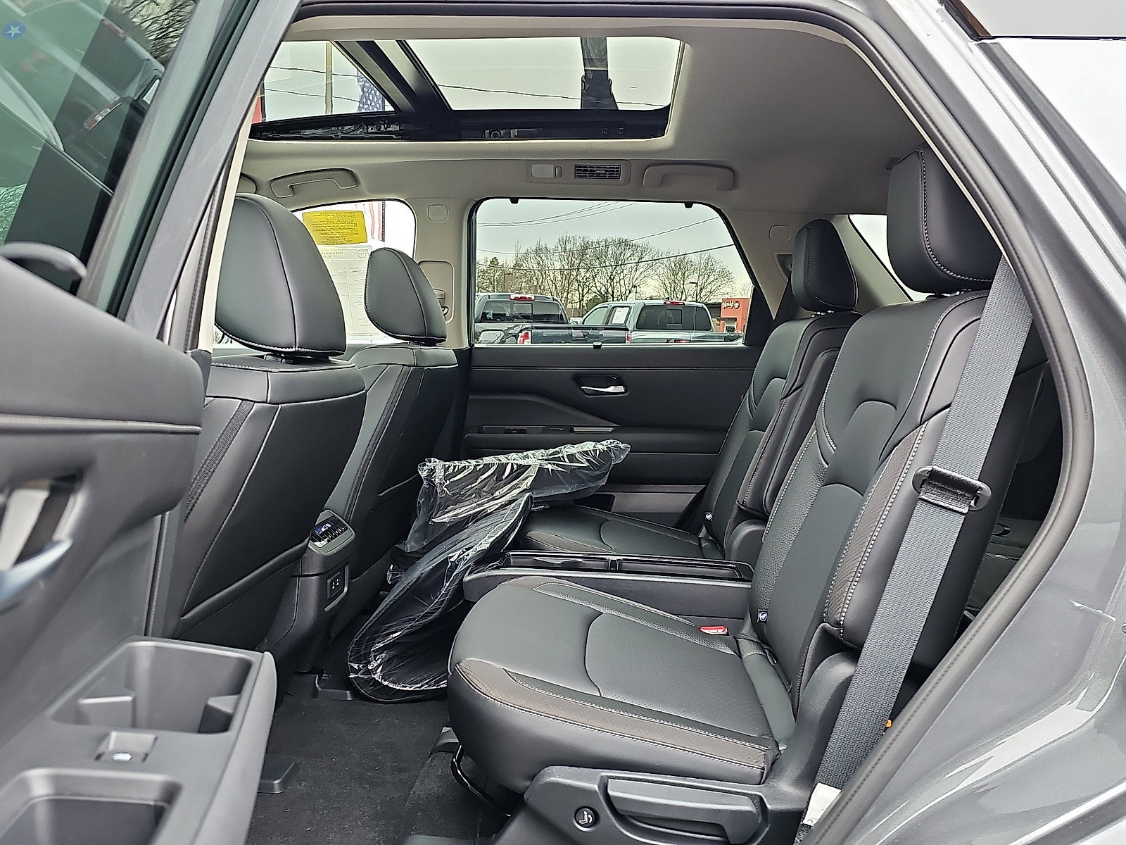 New 2026 Nissan Pathfinder SL w/ SL Premium Package image 6