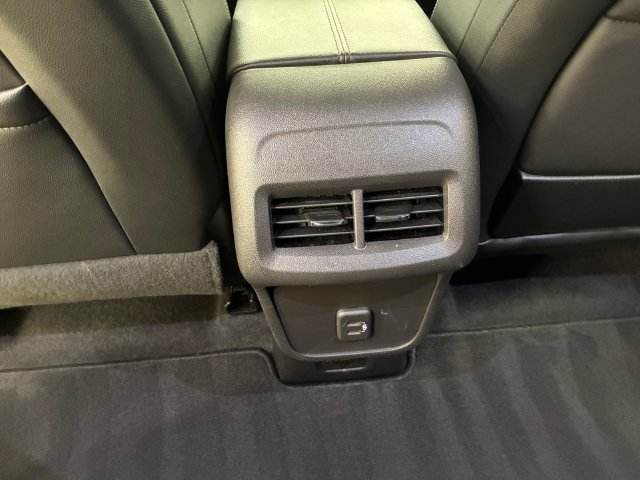 Used 2024 GMC Terrain SLT AWD/4WD image 19