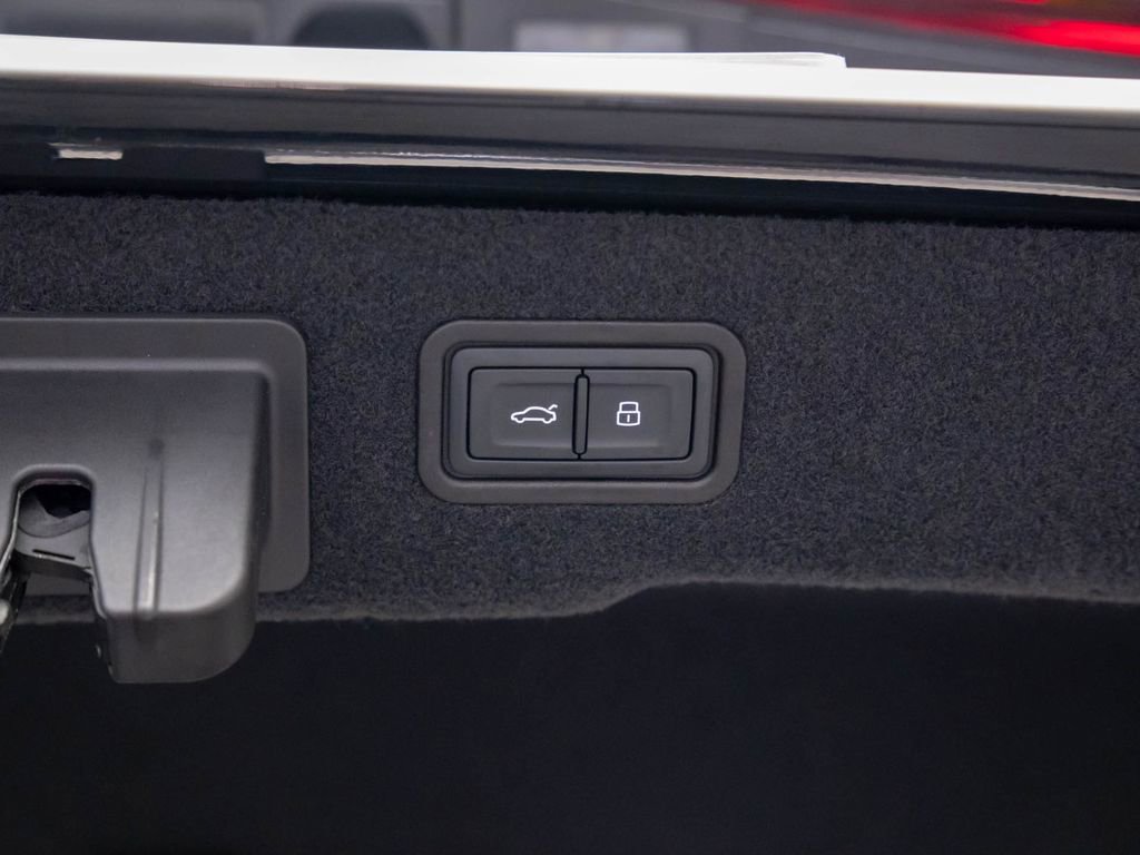 Used 2022 Audi S8 image 34