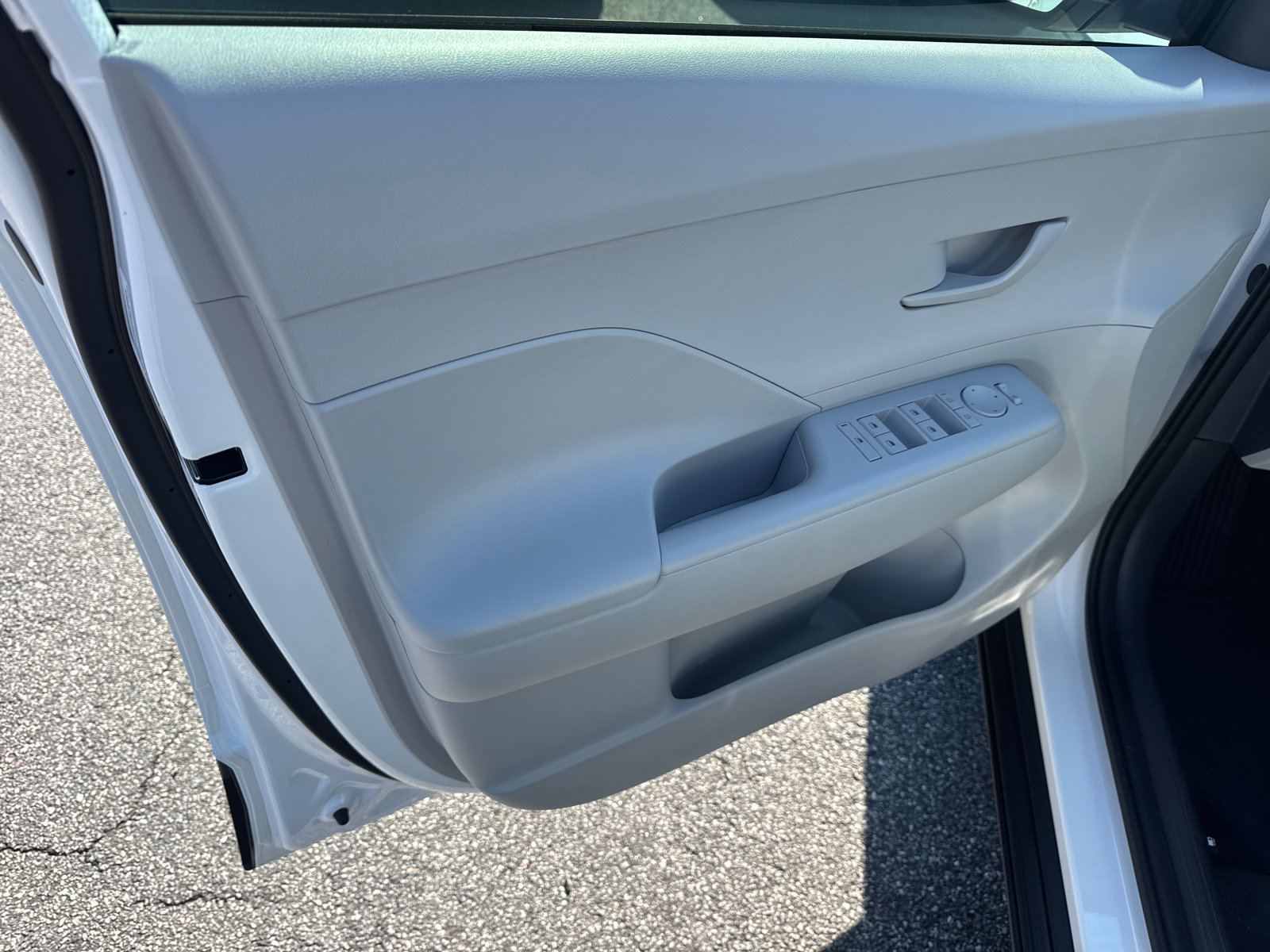 Certified 2025 Hyundai Kona SEL image 10