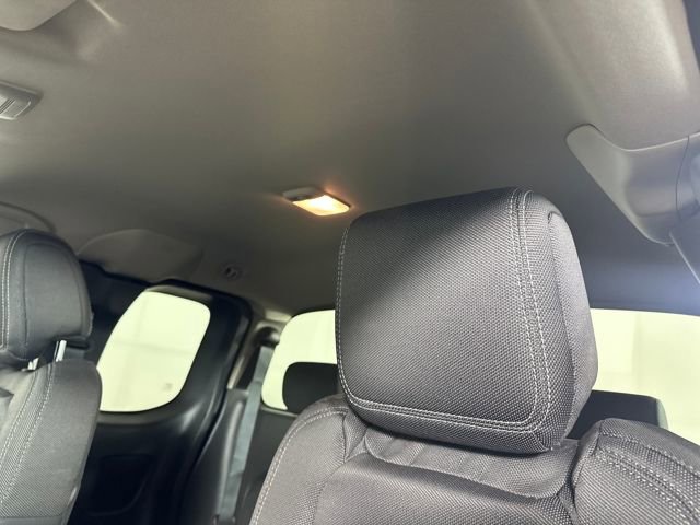 Used 2024 Nissan Frontier SV image 12