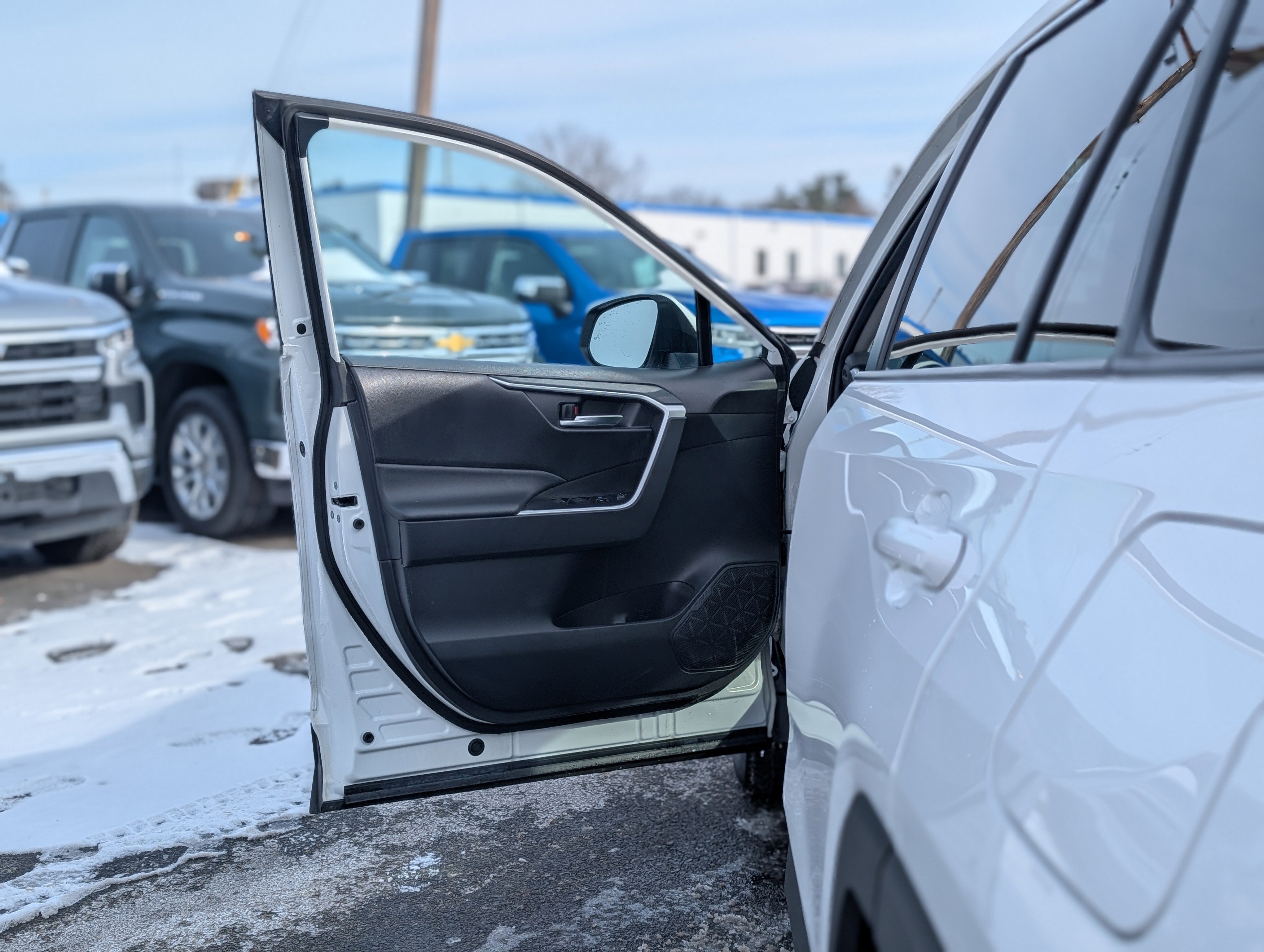 Used 2023 Toyota RAV4 XLE image 27