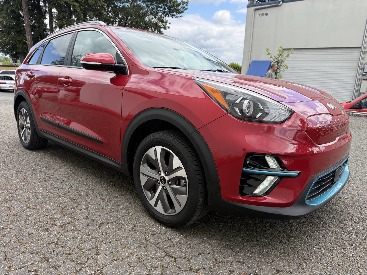 Used 2021 Kia Niro EX w/ Cold Weather Package FWD image 6