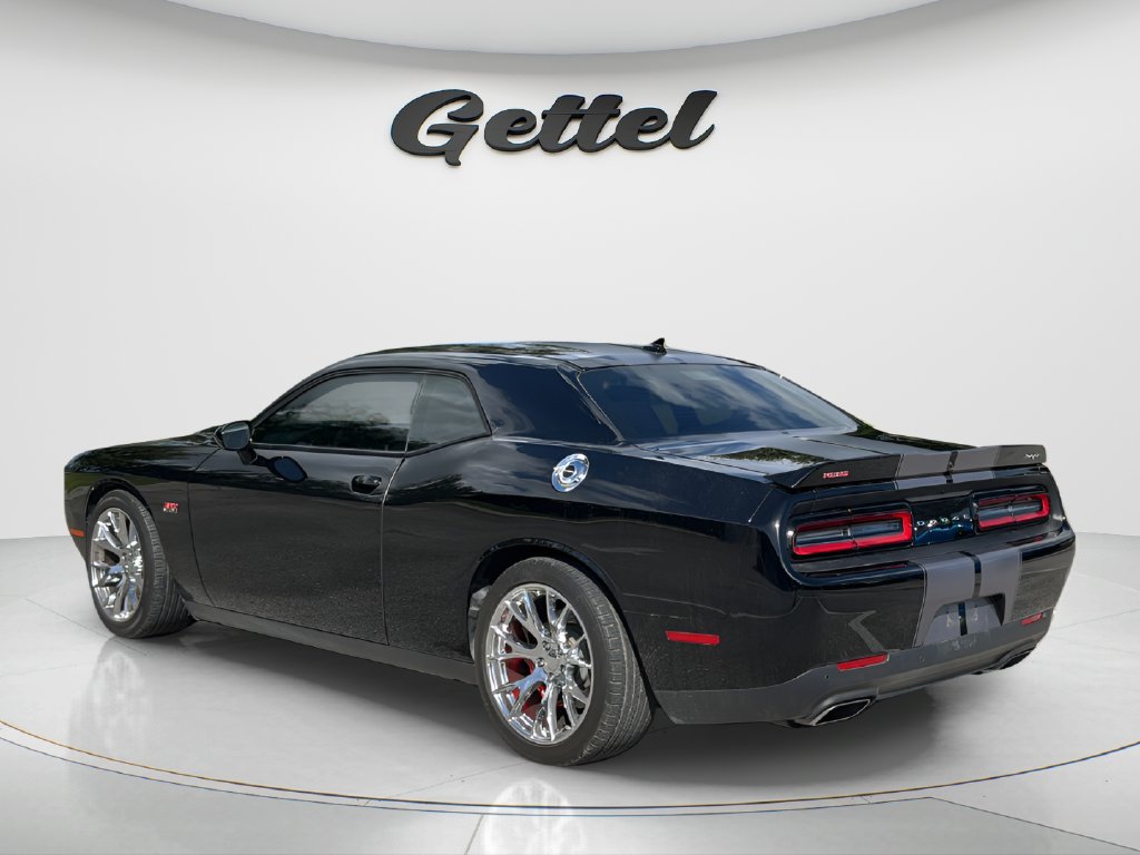 Used 2015 Dodge Challenger SRT RWD image 7