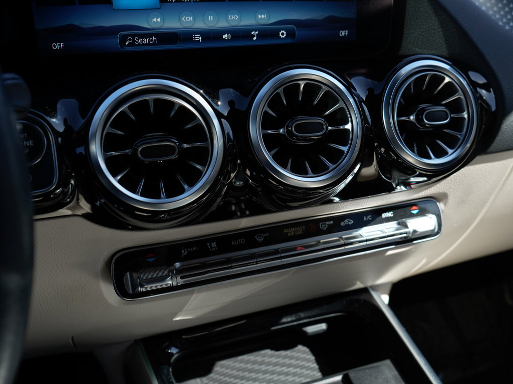 Used 2025 Mercedes-Benz GLA 250 image 23