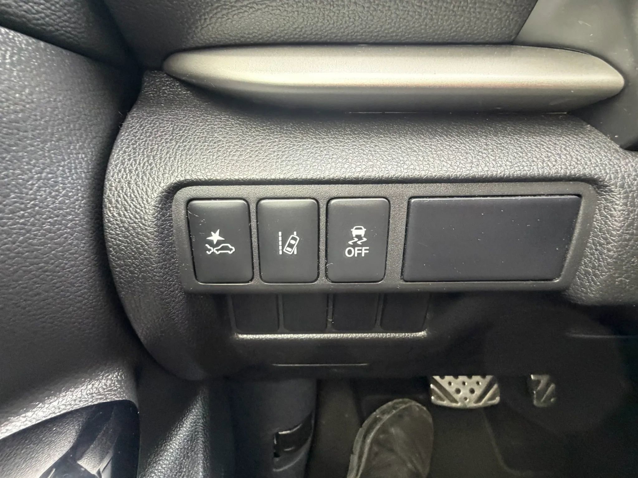 Used 2022 Mitsubishi Eclipse Cross LE FWD image 24